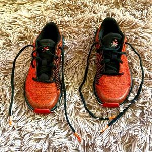 Boys Under Armour Size 1 Youth Red